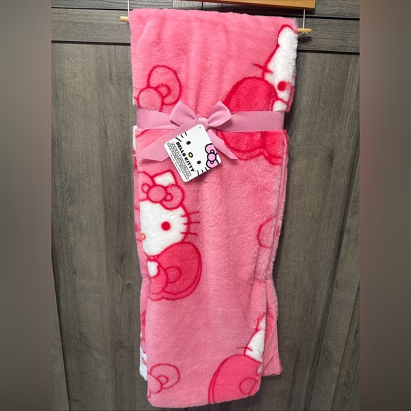 Hello Kitty Other - New Hello Kitty Bright Pink Bow Faux Rabbit Fur 50" x 70" Throw Blanket With Tag